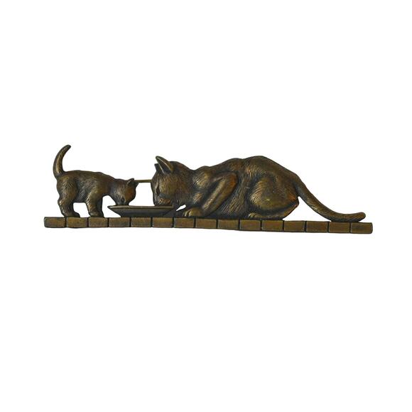 1990s JJ Jonette Bronze Tone Mother Cat & Kitten Sharing Dinner Kitty Brooch Pin - Picture 1 of 3